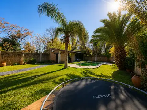Casa en Venta con 2 cocheras