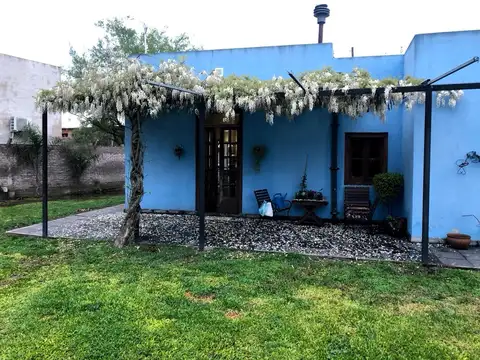 CASA CON QUINCHO, PILETA Y GRAN PATIO EN BOSQUES