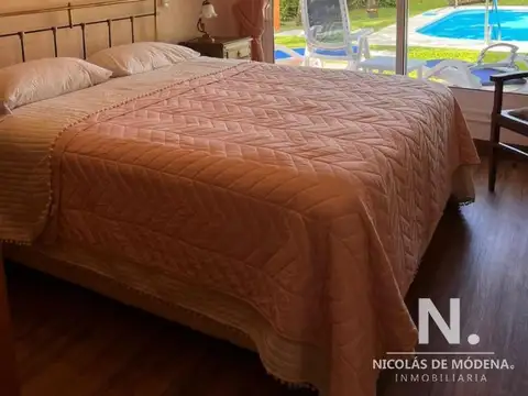 Vende espectacular casa con 3 dormitorios, piscina y parrillero, en Cantegril- Punta del Este.