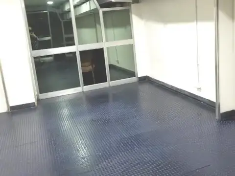Oficina 8 ambientes con 2 baños