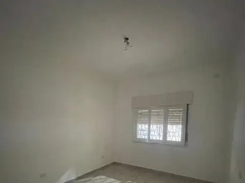 VENTA EXCELENTE CASA DE 3 AMBIENTES EN LOTE PROPIO CON DEPOSITO EN CARAPACHAY