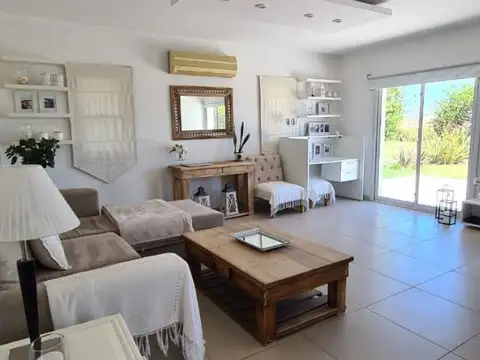 Casa 4 ambientes con 3 baños