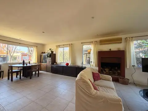 Casa en Venta con 3 cocheras