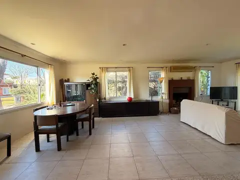 Casa 5 ambientes con 2 baños