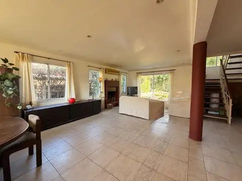 Casa en venta con dependencia y gran lote - oportunidad de precio