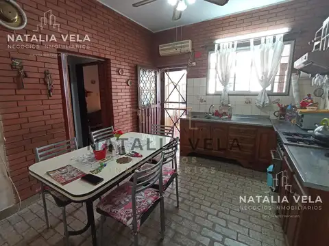 Casa 8 ambientes con 3 baños