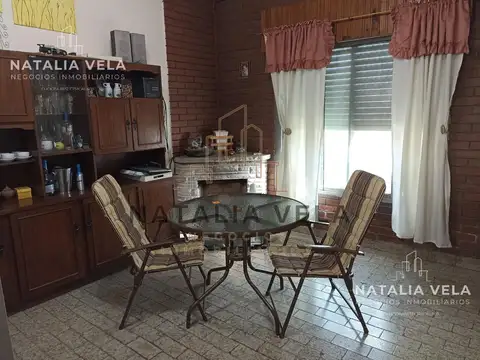Casa 8 ambientes con 3 baños