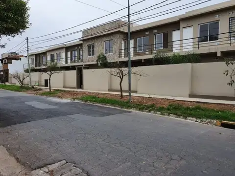 Cesar Malnatti 2200, Piso PA