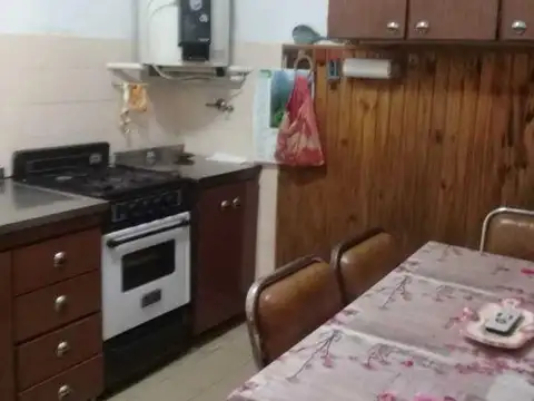 Casa 2 ambientes con 1 baño