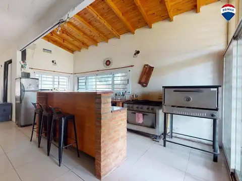 VENTA CASA 4 AMBIENTES CON PILETA MORENO