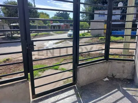 Venta casa 3 ambientes con pileta y garage