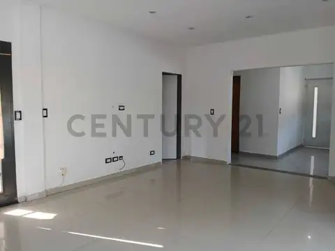 Venta casa 3 ambientes con pileta y garage