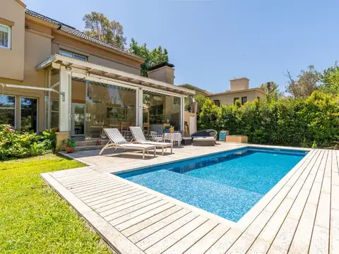 Casa en Venta Abril Club de Campo - Piscina