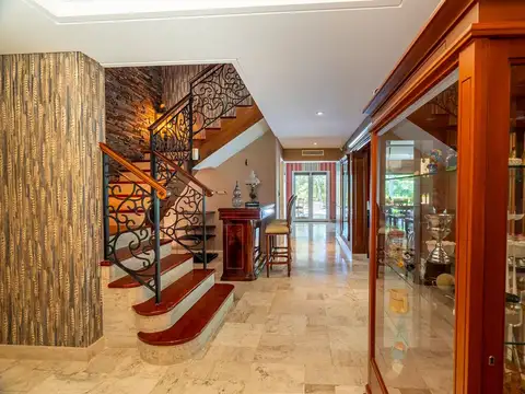 Casa en Venta en Abril Club De Campo, USD 690.000