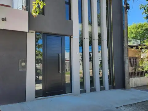 SALON COMERCIAL EN PRIMER PISO