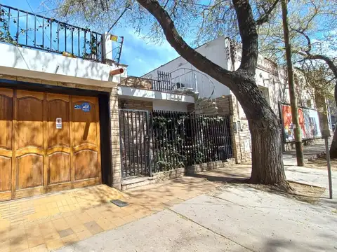 Casa en venta con departamento - guaymallén