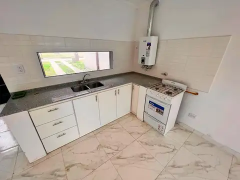 Casa 2 ambientes con 1 baño