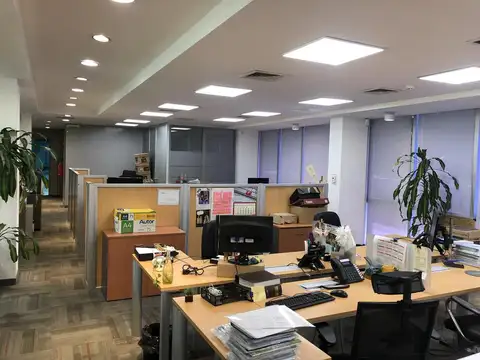 Oficina en Venta con 38 cocheras