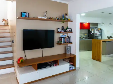 Casa 4 ambientes con 2 baños