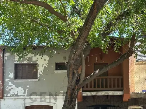 Complejo de 4 unidades. duplex + 3 departamentos a reciclar