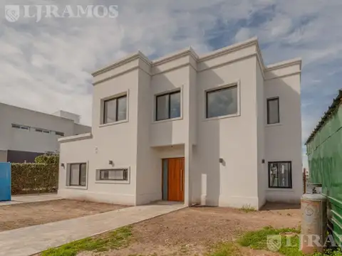 Casa en Venta a Estrenar AL LAGO Canton Norte PG