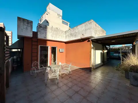 Casa 9 ambientes con 5 baños