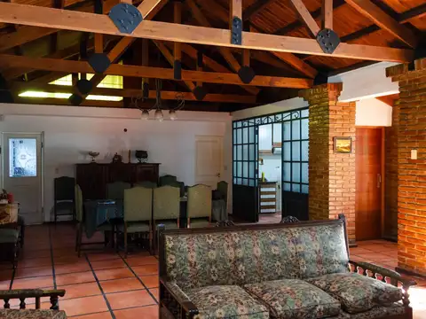 Casa 7 ambientes con 4 baños