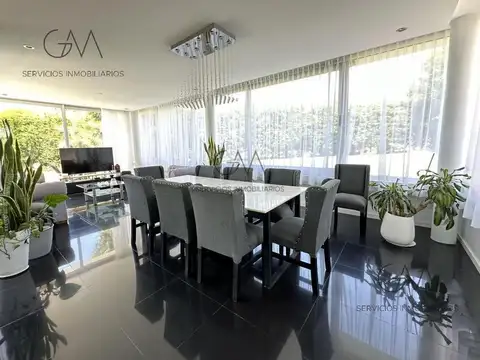Casa 5 ambientes con 3 baños