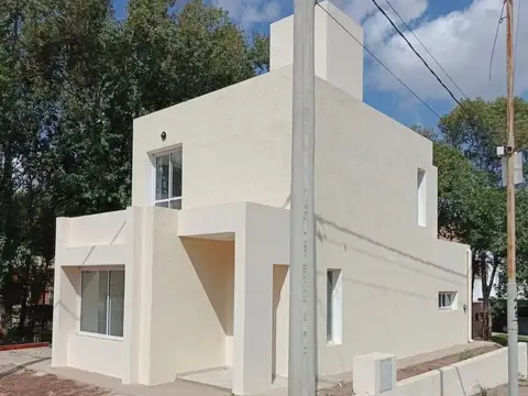 Casa en Alquiler en Villa Catalina, Rio Ceballos