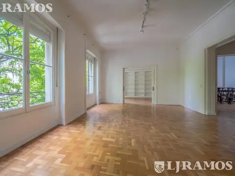 Av. Del Libertador y Av. Coronel Díaz.