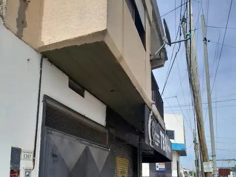 Casa 7 ambientes con 2 baños