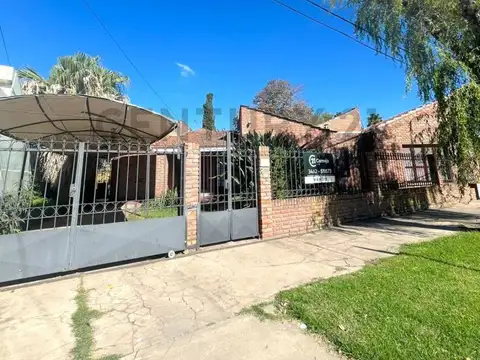 Casa de 3 dormitorios en excelente barrio con pileta - VENADO TUERTO