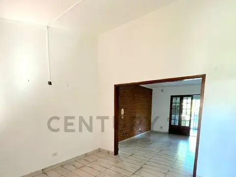 Casa 7 ambientes con 2 baños