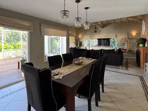 Casa en Venta con 5 cocheras