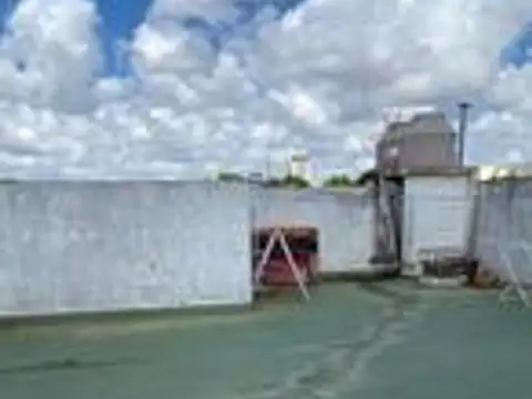 Local y 3 departamentos 3 ambientes en block