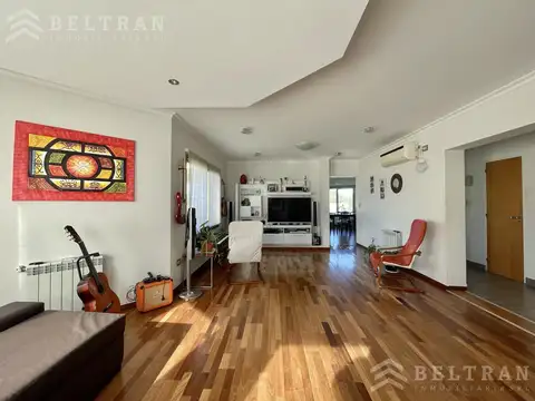 Casa 8 ambientes con 3 baños