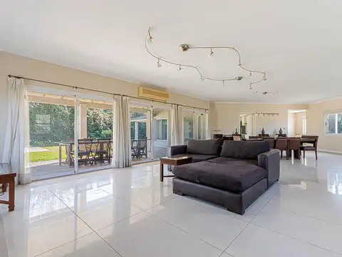 Casa en Alquiler al Este