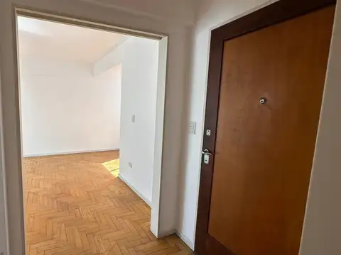 Semipiso 3 ambientes en piso alto – Flores