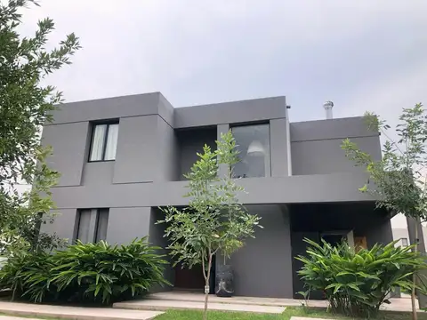 Venta de casa en Lagoon Pilar