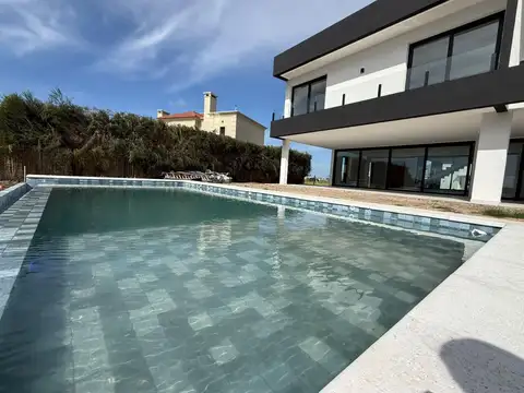 Casa 5 ambientes con 6 baños