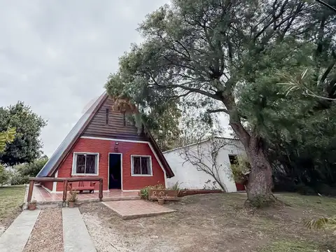 VENTA HERMOSA CASA LA FLORESTA 3 DORM+BARBACOA