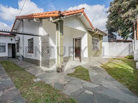 VENTA CASA 4 AMBIENTES CON COCHERA, PATIO, JARDÍN Y BAULERA – VILLA ADELINA | VICENTE LÓPEZ
