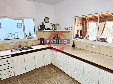 Casa 6 ambientes con 3 baños