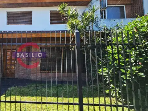 VENTA CASA 6 AMBIENTES CON COCHERA, JARDÍN Y PISCINA EN VILLA ADELINA