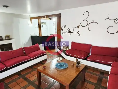 Casa 6 ambientes con 3 baños