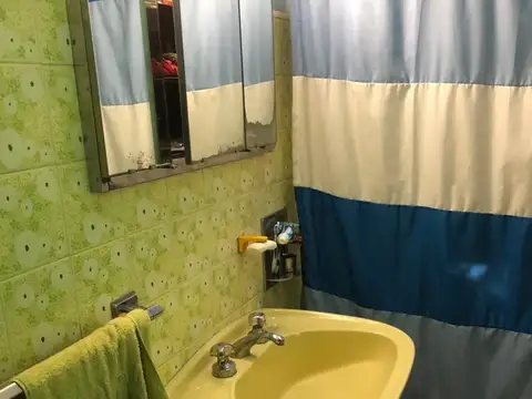 CASA Y DEPTO.  P. BAJA, Y  DEPTO. 1º PISO.