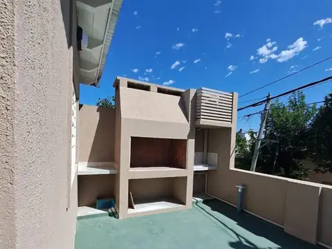 Casa en Alquiler con 1 cochera