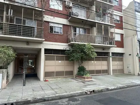 Venta De Cochera Fija Flores