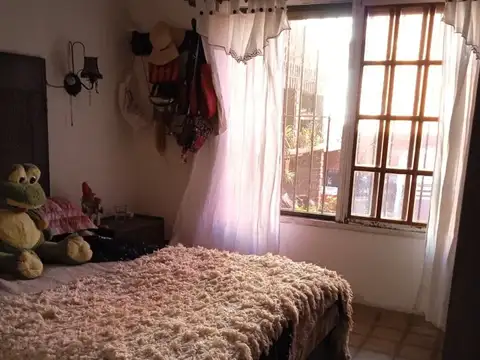 VENTA CASA 4 AMBIENTES + DEPTO EN BERAZATEGUI