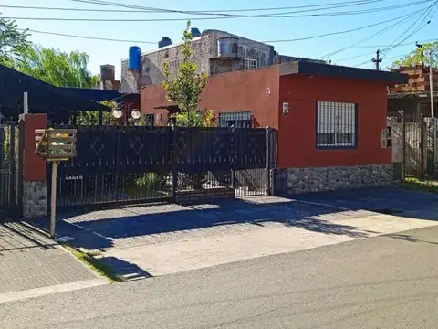 VENTA CASA 4 AMBIENTES + DEPTO EN BERAZATEGUI